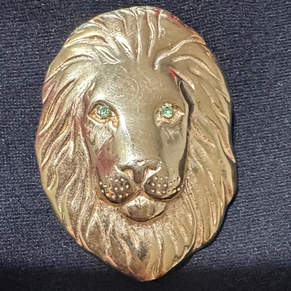 Vintage Gold Lion Head Pin with Emerald Eyes - Picture 3 of 5